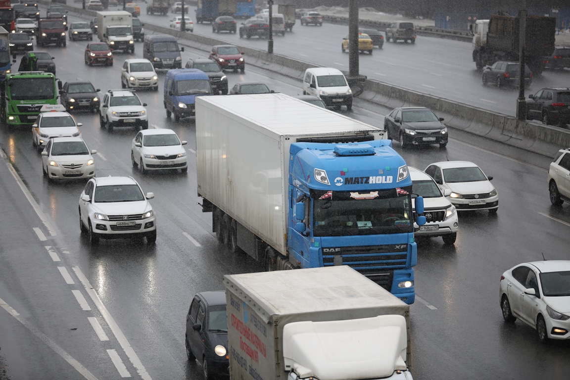 Маи грузовик. Въезд на МКАД свыше 3.5 тонн. Проезд грузовиков по Москве. Транспортники на дорогах.